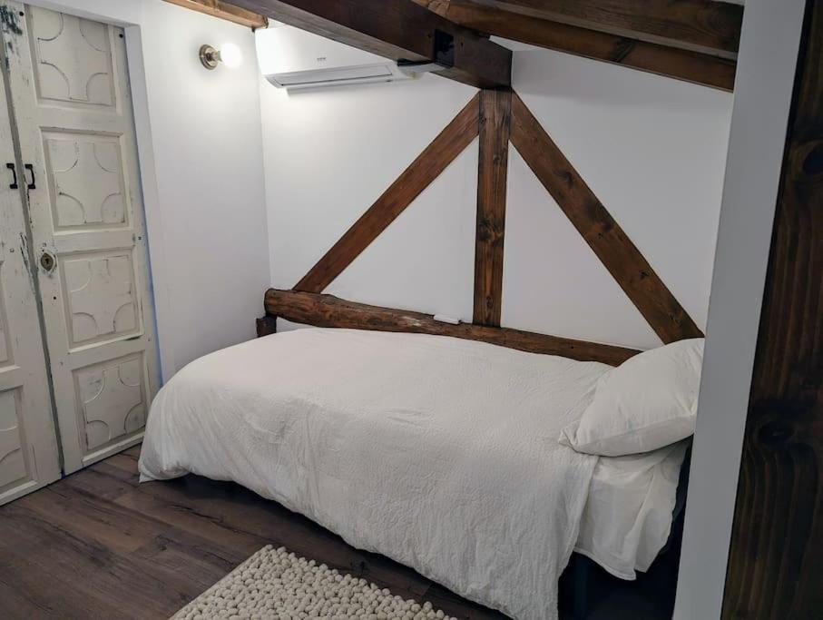 شقة لوغرونيو  في Old Town Loft - Cathedral Views. المظهر الخارجي الصورة