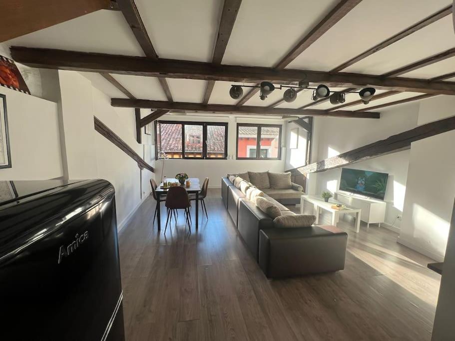 شقة لوغرونيو  في Old Town Loft - Cathedral Views. المظهر الخارجي الصورة