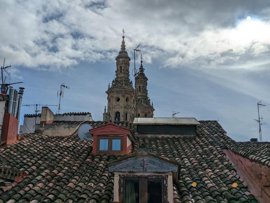 شقة لوغرونيو  في Old Town Loft - Cathedral Views. المظهر الخارجي الصورة