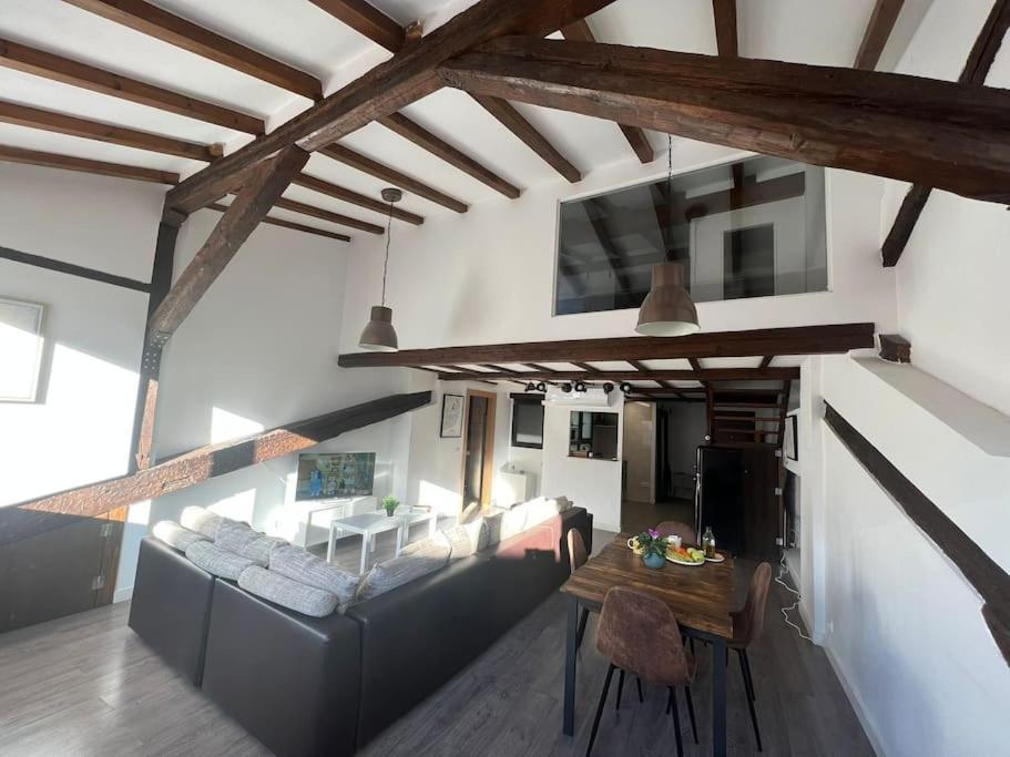 شقة لوغرونيو  في Old Town Loft - Cathedral Views. المظهر الخارجي الصورة