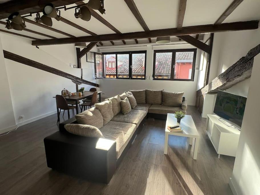 شقة لوغرونيو  في Old Town Loft - Cathedral Views. المظهر الخارجي الصورة