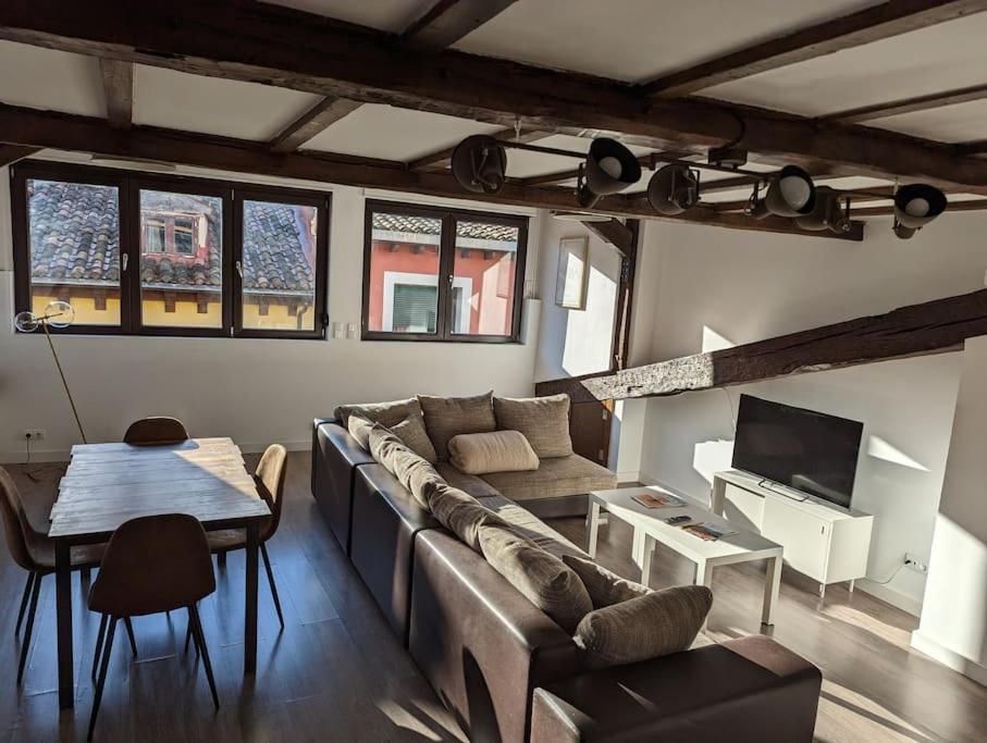 شقة لوغرونيو  في Old Town Loft - Cathedral Views. المظهر الخارجي الصورة