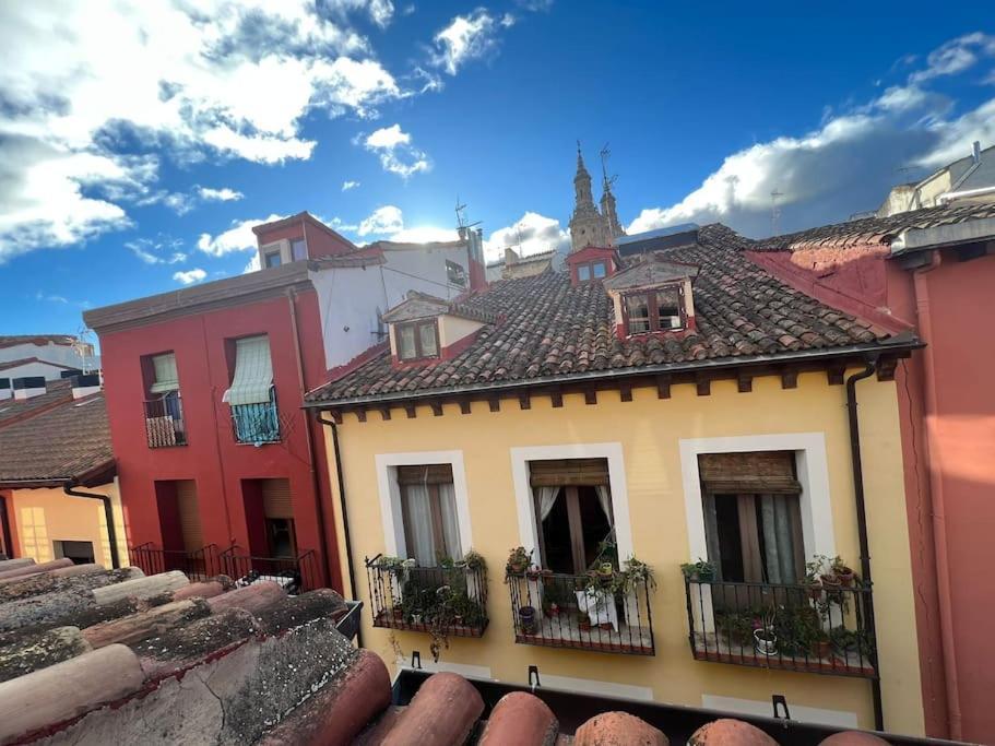 شقة لوغرونيو  في Old Town Loft - Cathedral Views. المظهر الخارجي الصورة